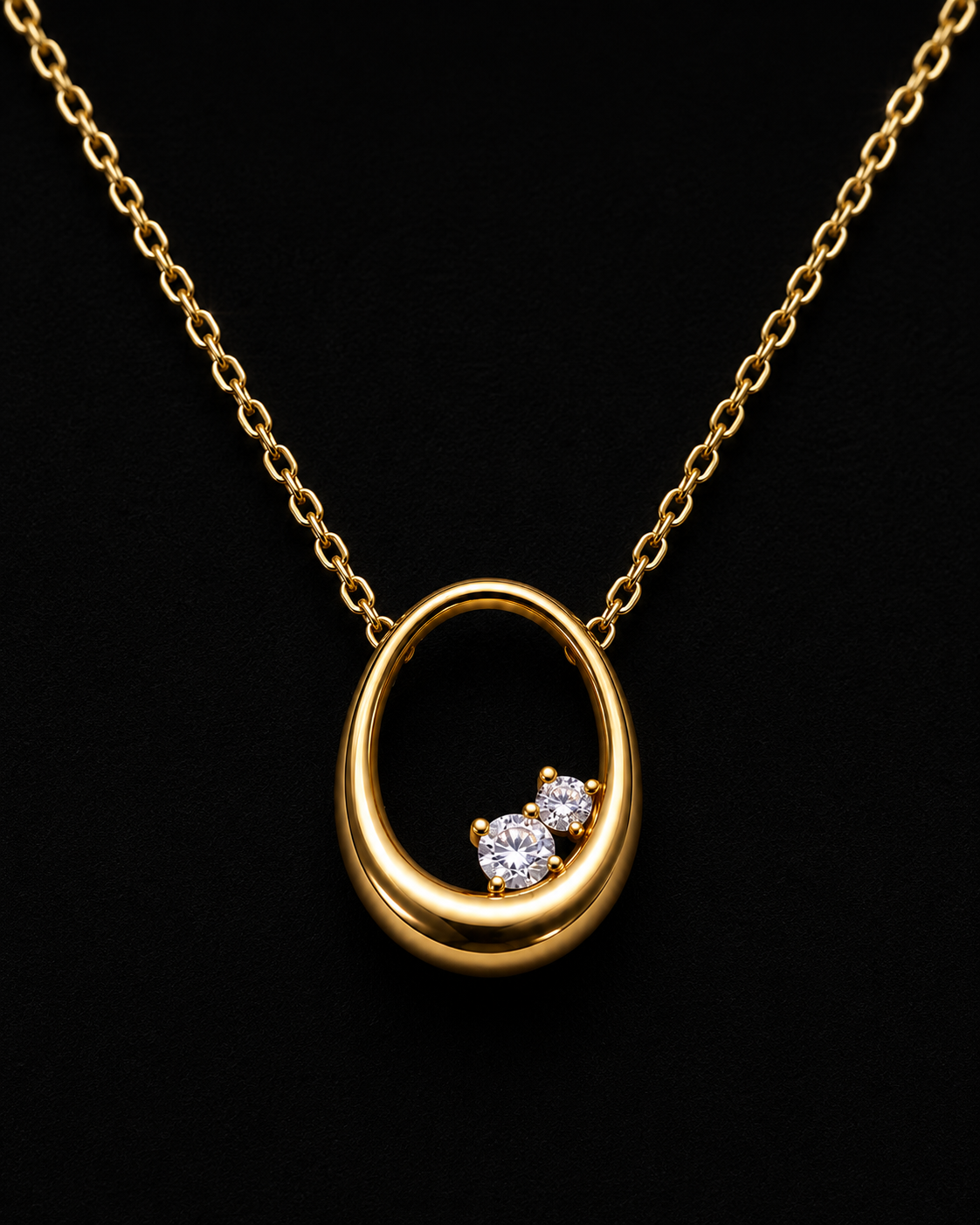 Oval Necklace with Shimmering Crystal