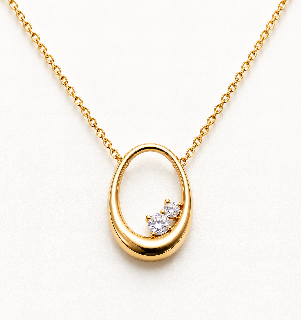 Oval Necklace with Shimmering Crystal