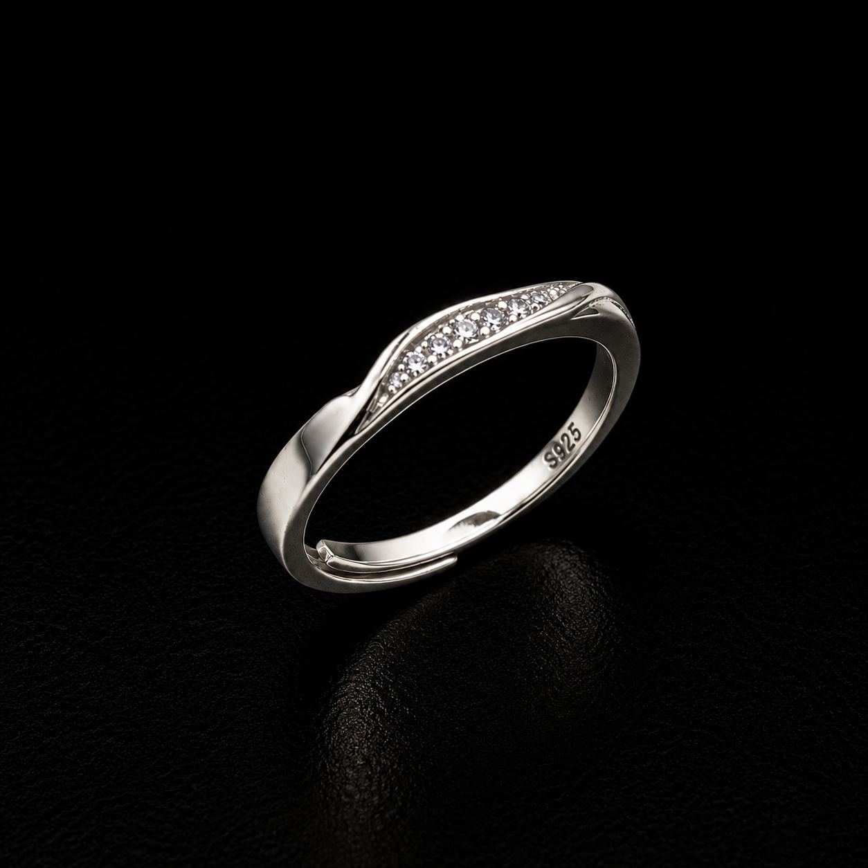Elegant Intertwined Shimmering Wave Ring