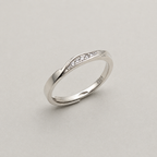Elegant Intertwined Shimmering Wave Ring