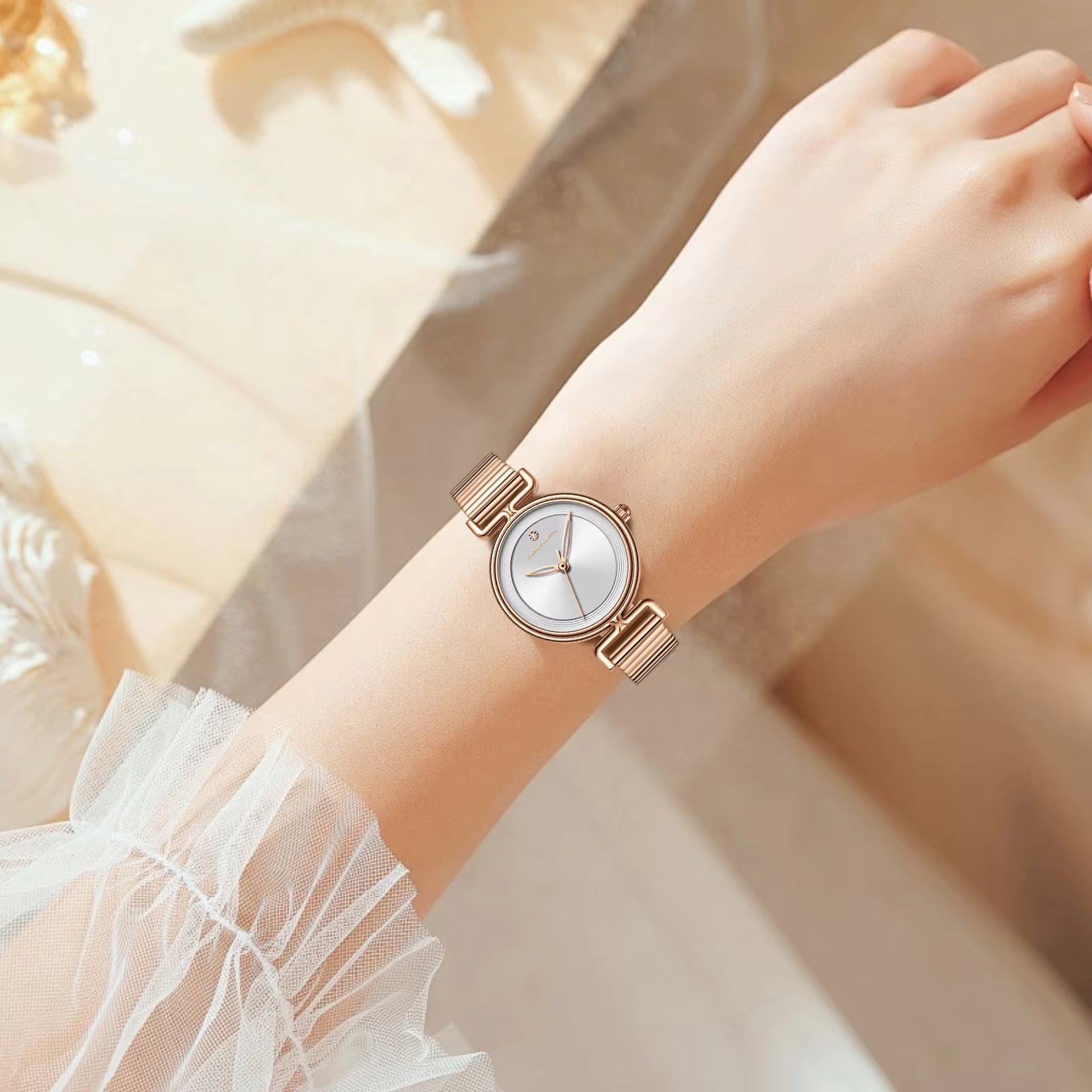 Hannah Martin 1561 Women’s Retro Fashion Watch – Simple European Style Light Luxury Round Quartz Wristwatch Rose Gold and White