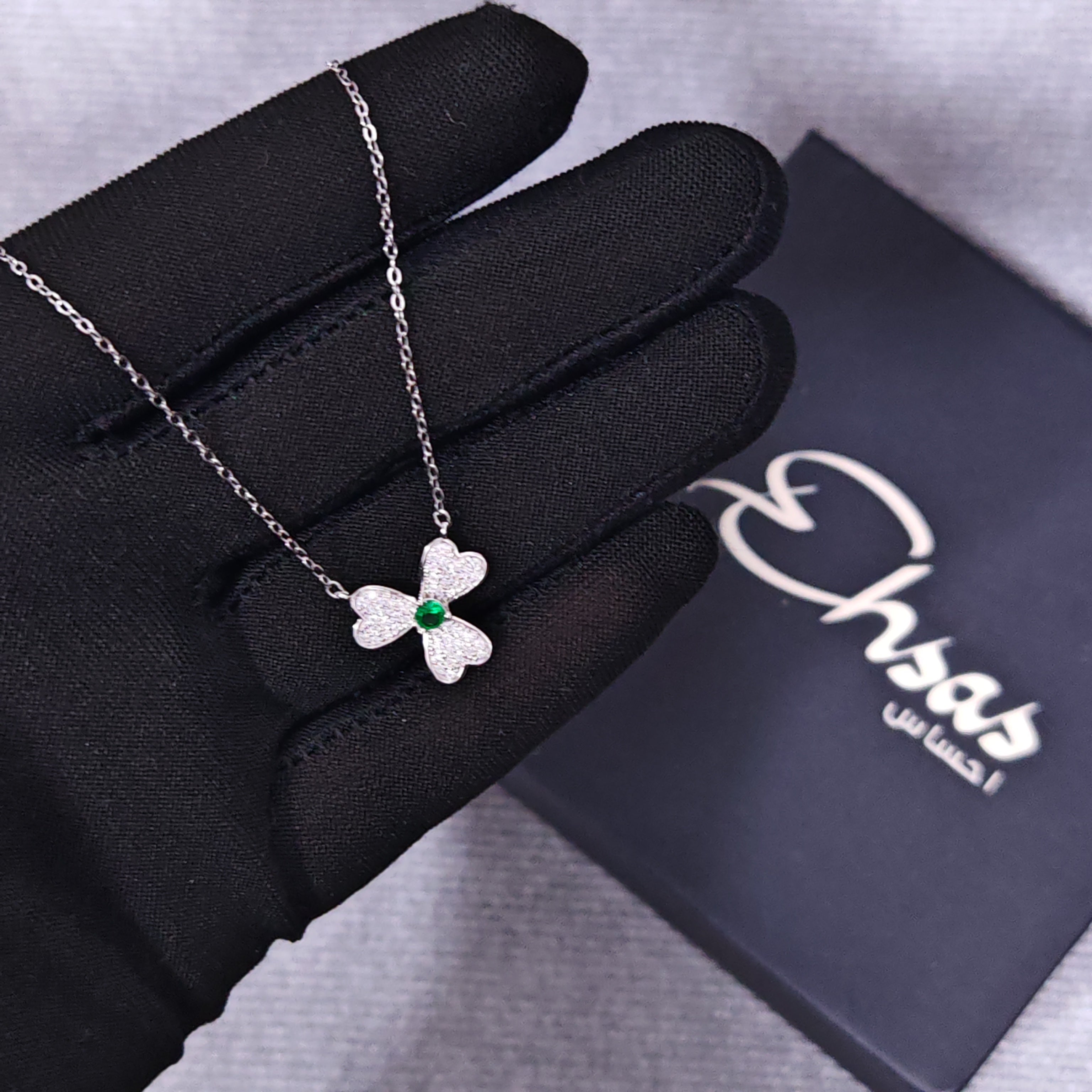 Three-Leaf Clover Jewelry Set Pavé-Set