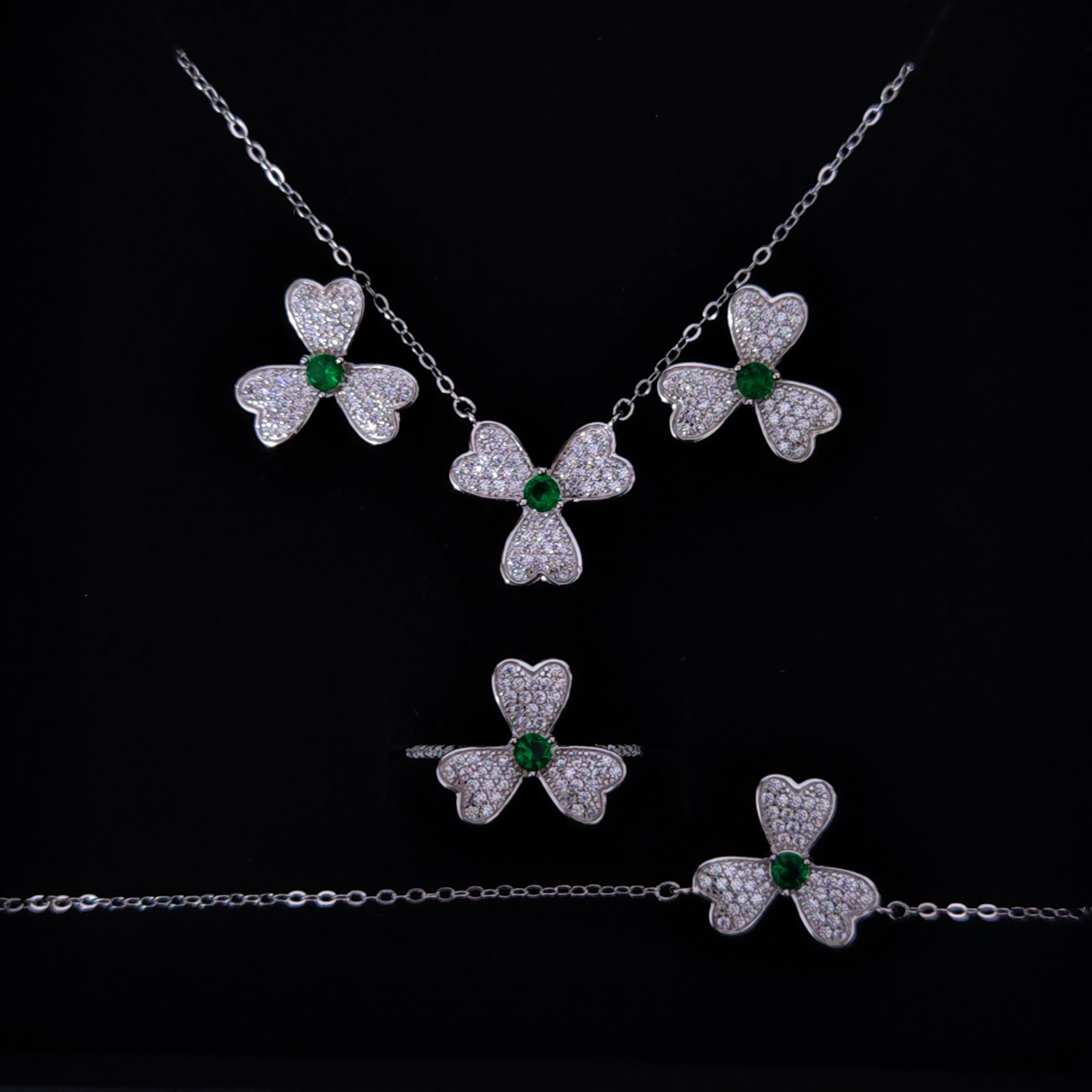 Three-Leaf Clover Jewelry Set Pavé-Set