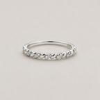 Elegant Twisted Rope Band with Shimmering Pavé