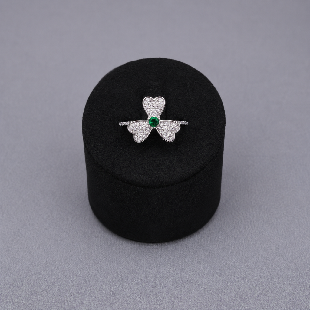 Three-Leaf Clover Jewelry Set Pavé-Set