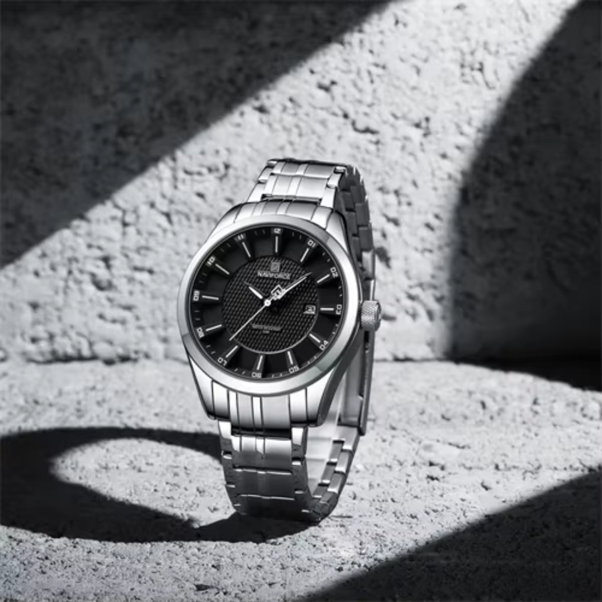 NAVIFORCE 8032 Men’s Stainless Steel Watch – Original Quartz Business Wristwatch - Black and SIlver