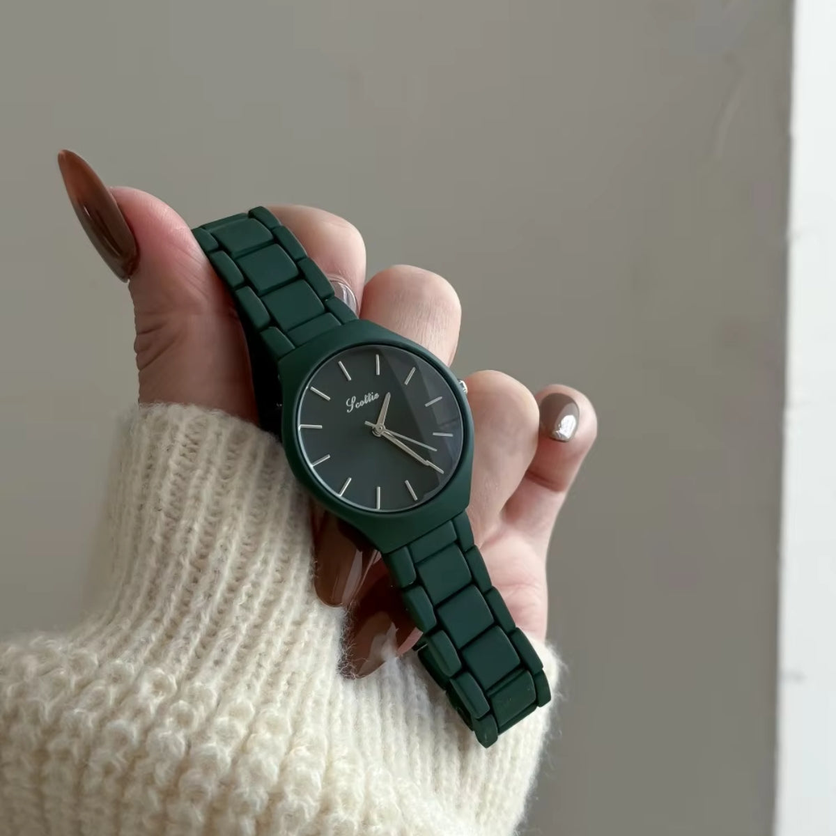 Scottie 9729 Women’s Simple Luxury Watch – Waterproof Stainless Steel Quartz with Green Dial
