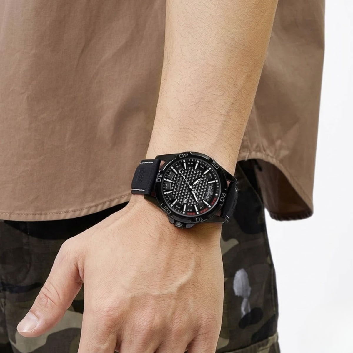 NAVIFORCE 8023 Men’s Original Fashion Watch – Waterproof Quartz Leather Wristwatch with Calendar Black and White