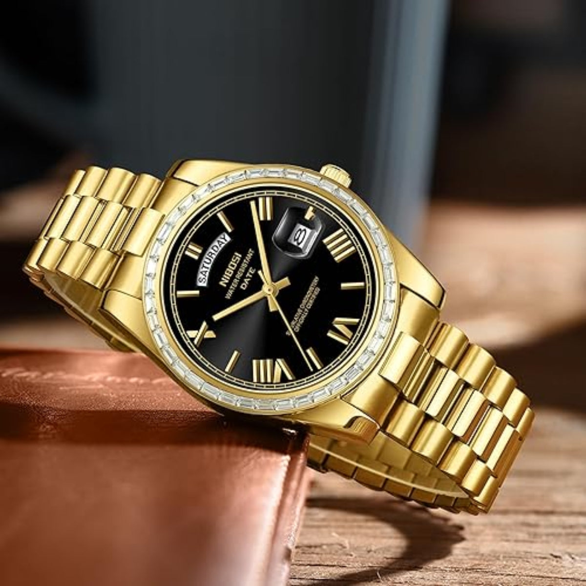 NIBOSI 2628 Luxury Men’s Quartz Watch – Faceted Crystal Bezel & Sunburst Dial Precision Business Timepiece Gold Black