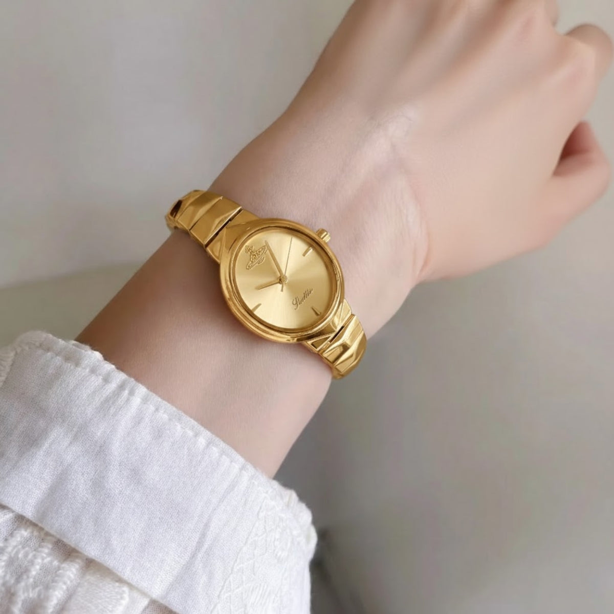 Scottie 9782 Women’s Snakebone Bracelet Watch – New Luxury Fashion Wristwatch  Gold