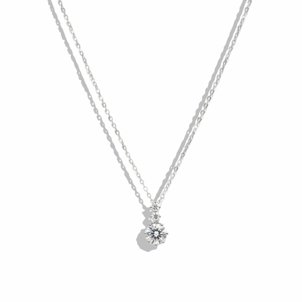 Radiant Silver Shooting Star Necklace – Ethereal Celestial Sparkle