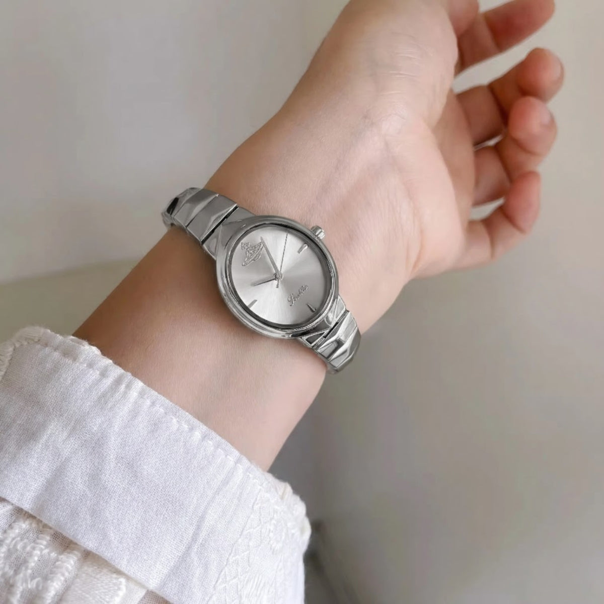 Scottie 9782 Women’s Snakebone Bracelet Watch – New Luxury Fashion Wristwatch  Sliver
