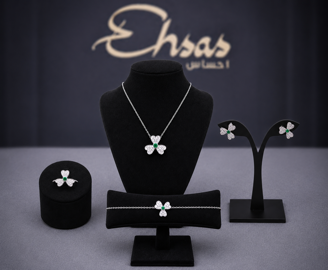 Three-Leaf Clover Jewelry Set Pavé-Set