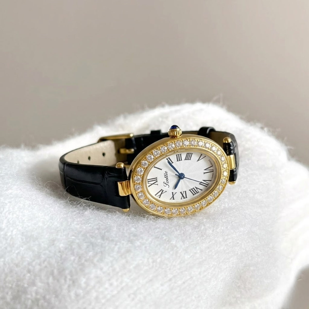 Scottie 9780 Women’s High-End Oval Watch – Elegant Leather Quartz Wristwatch for - Black and Gold